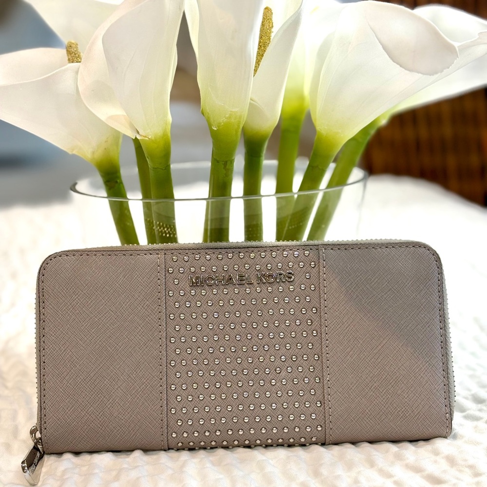 Michael Kors Gray Studded Zip Leather Continental Wallet EUC Like New Clean!🌸